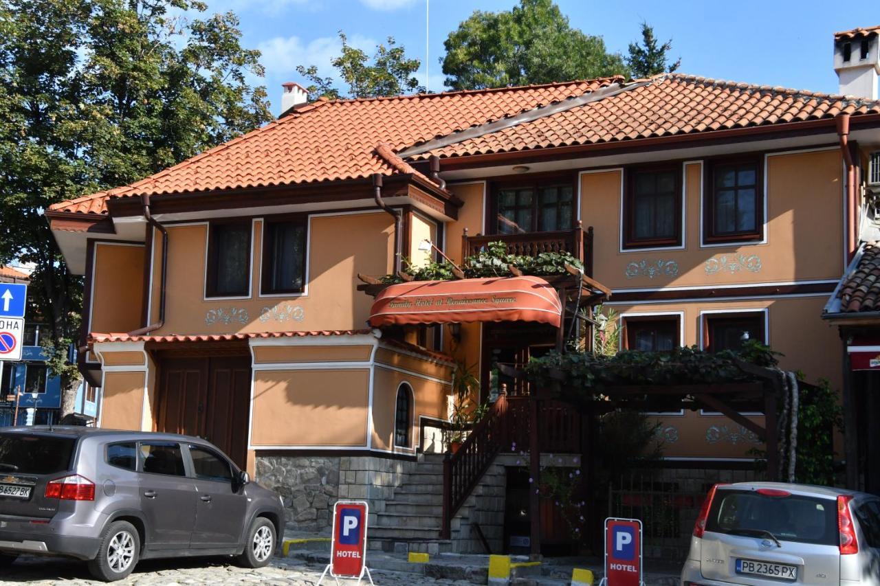 Family Hotel At Renaissance Square Plovdiv Bagian luar foto