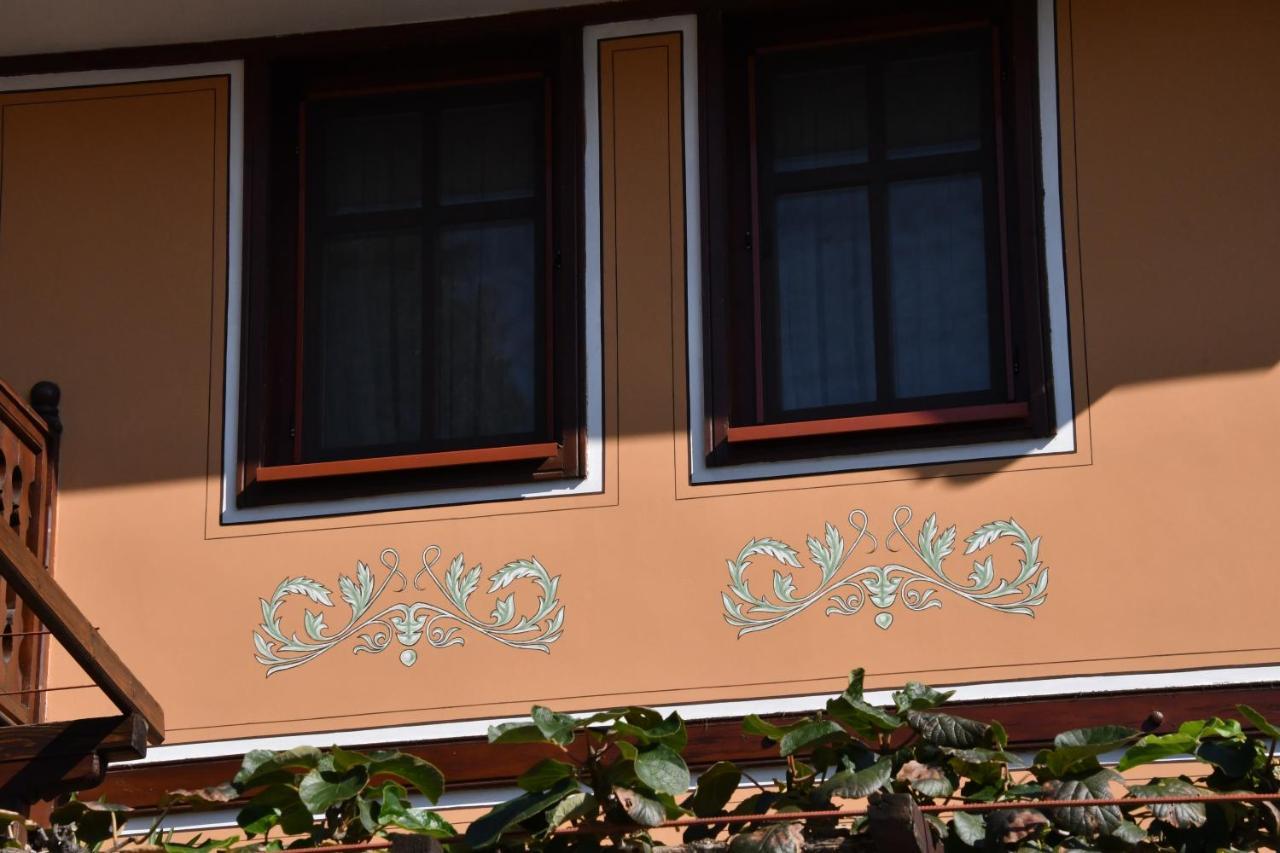 Family Hotel At Renaissance Square Plovdiv Bagian luar foto