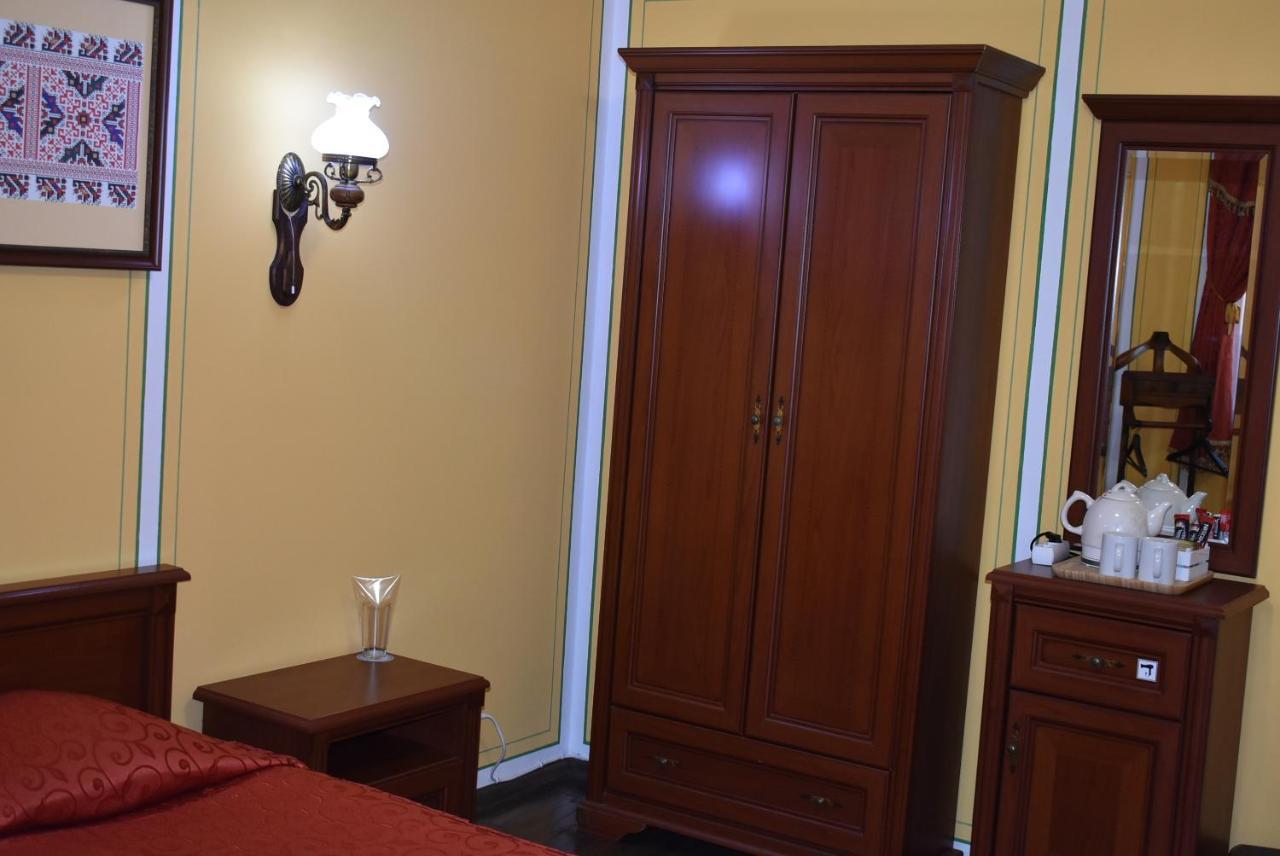 Family Hotel At Renaissance Square Plovdiv Bagian luar foto