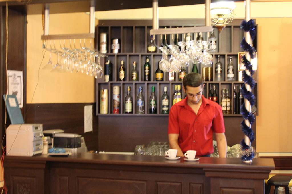 Family Hotel At Renaissance Square Plovdiv Bagian luar foto