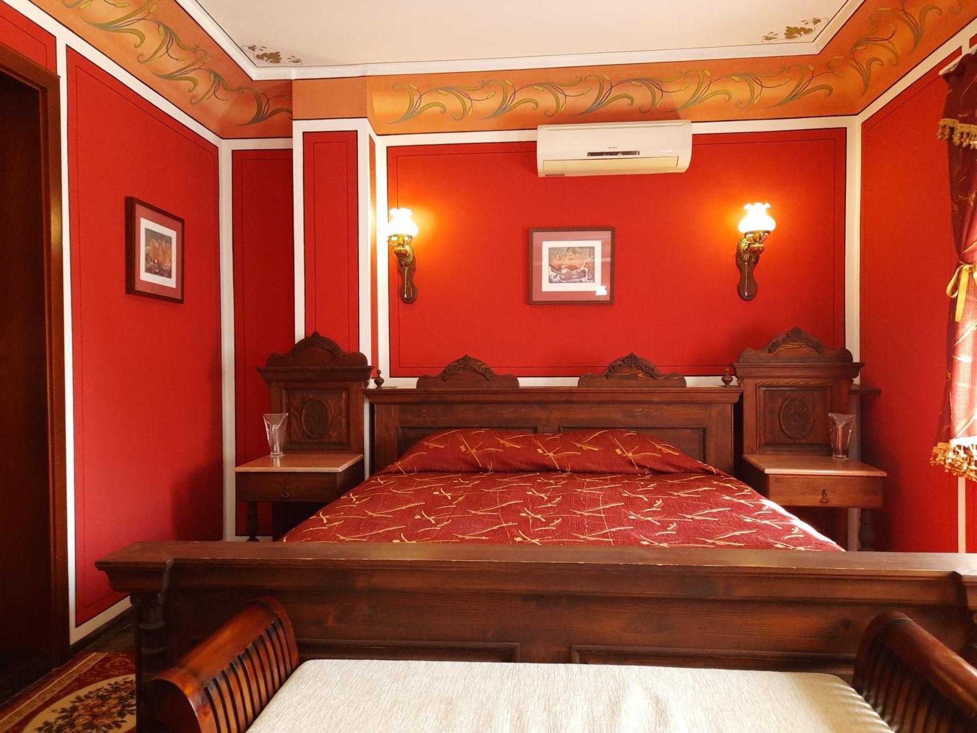 Family Hotel At Renaissance Square Plovdiv Bagian luar foto