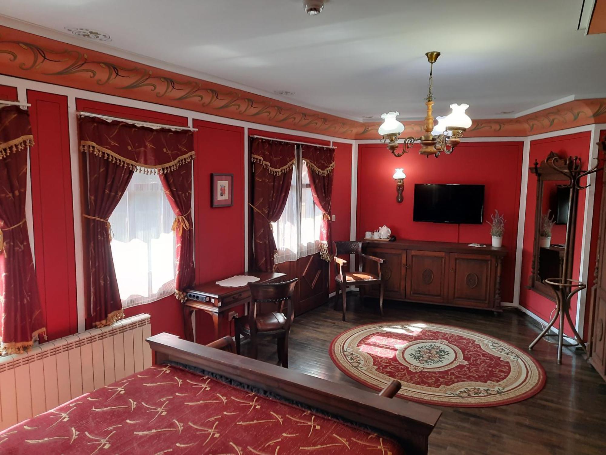 Family Hotel At Renaissance Square Plovdiv Bagian luar foto