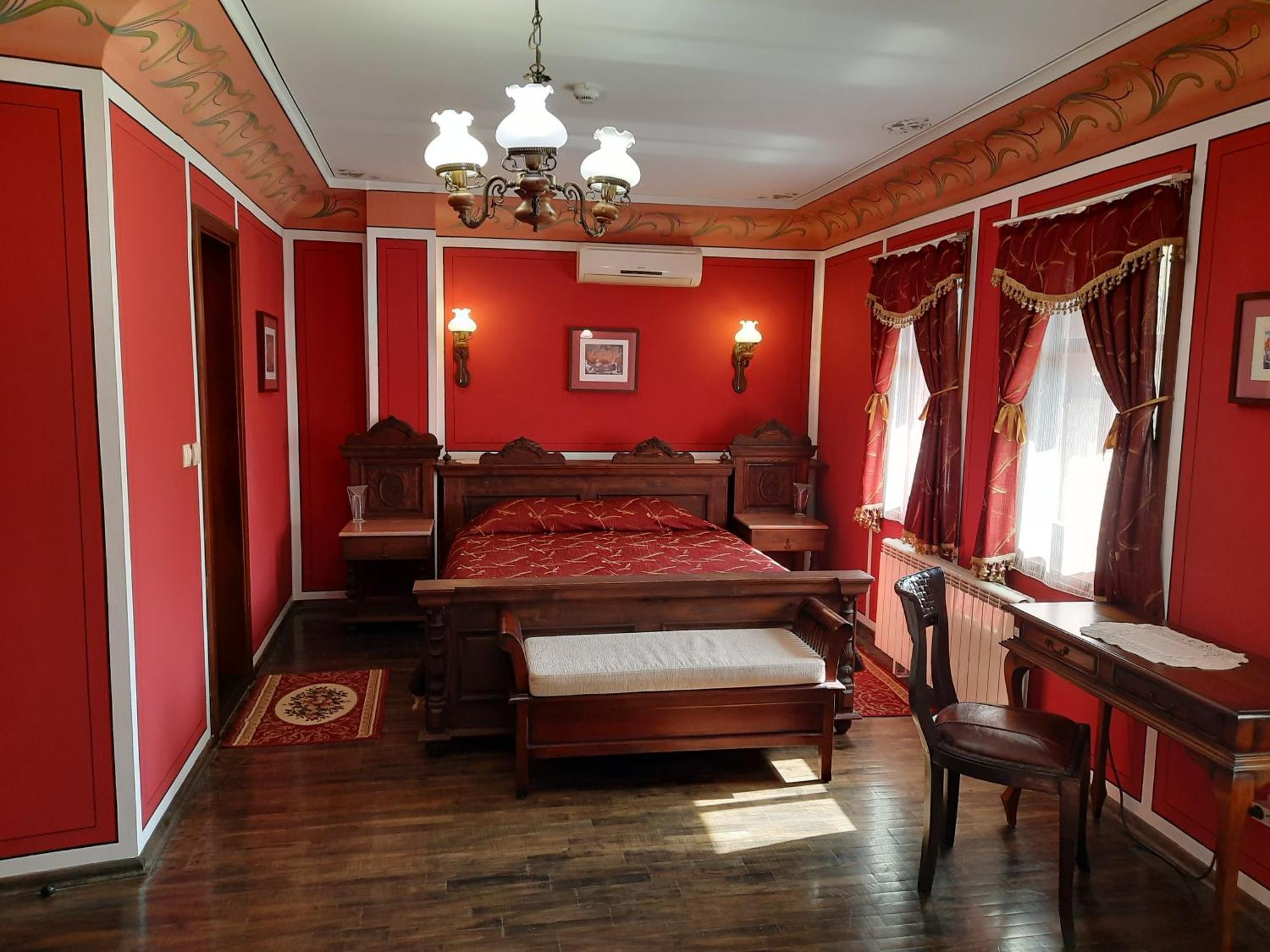 Family Hotel At Renaissance Square Plovdiv Bagian luar foto