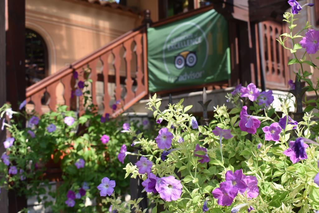 Family Hotel At Renaissance Square Plovdiv Bagian luar foto